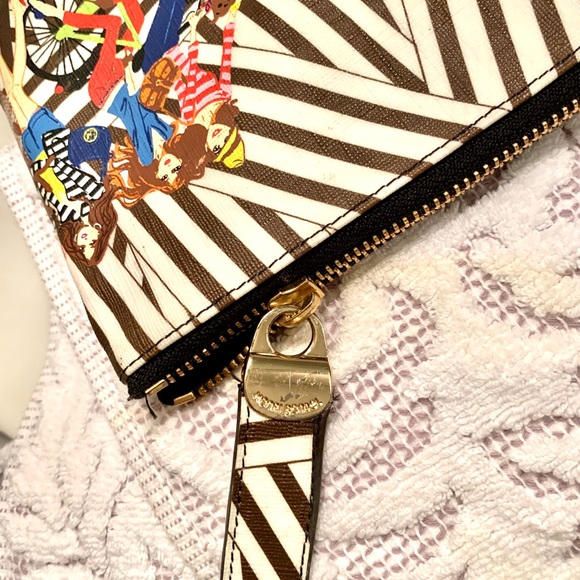 Henri Bendel wristlet bag - Picture 15 of 16